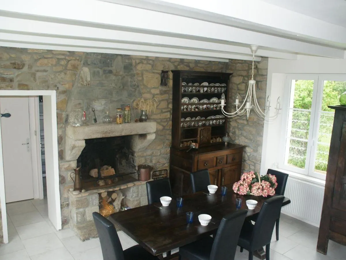 Charming Holiday Home With Sea View, Plougasnou Saint-Jean-du-Doigt