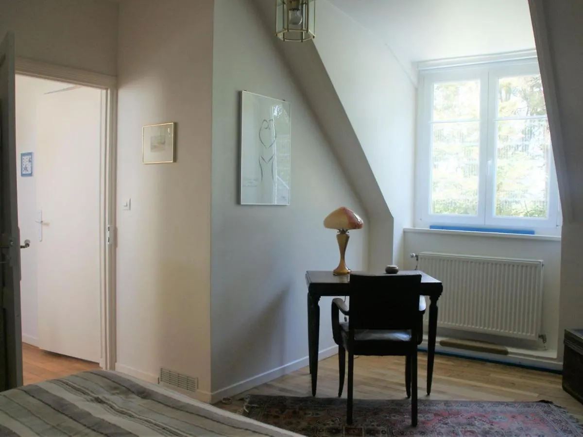 Charming Holiday Home With Sea View, Plougasnou Saint-Jean-du-Doigt